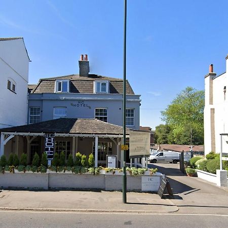 Hampton Court Hotel East Molesey Esterno foto