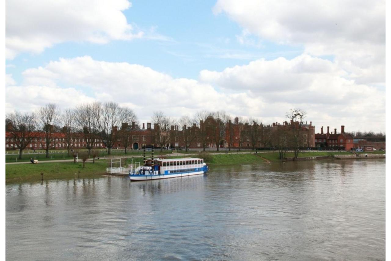 Hampton Court Hotel East Molesey Esterno foto