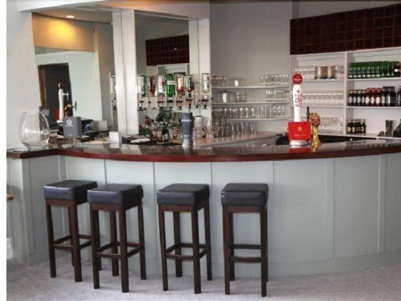 Hampton Court Hotel East Molesey Esterno foto